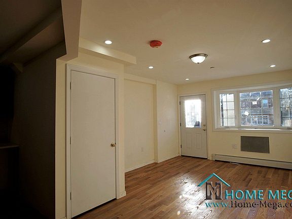 4th image of 119-11 Long St