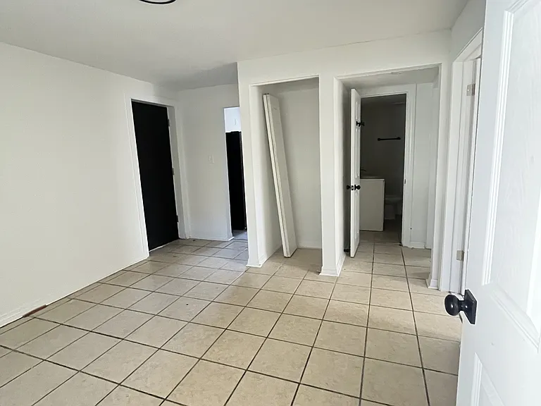 1426 W 22nd St — Photo 14