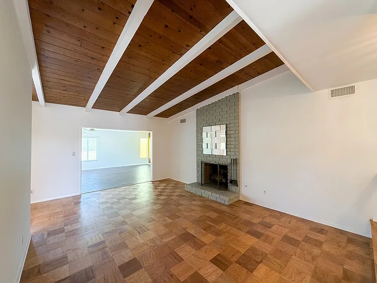 962 N Calmgrove Ave — Photo 5