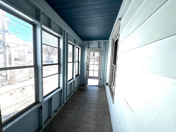 5th image of 125 Robbins Street