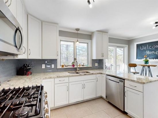 19017 Kenwood Trl, Lakeville, MN 55044