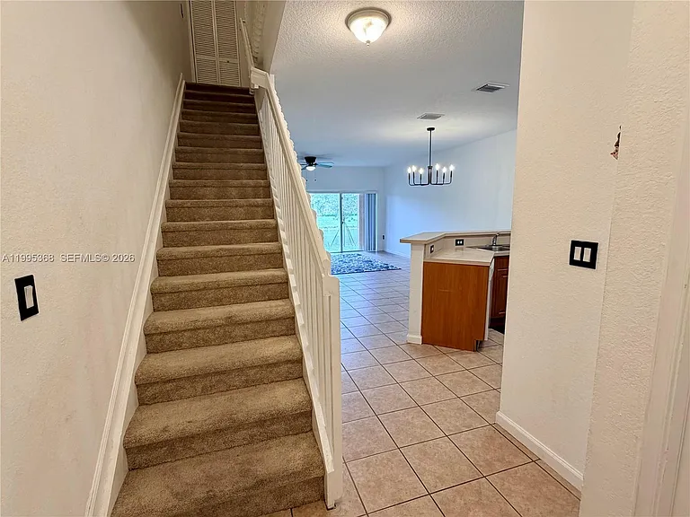 5747 Isles Cir #5747 — Photo 4