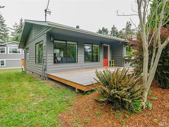 Shop sits behind the home and has its own entrance off Nolton.