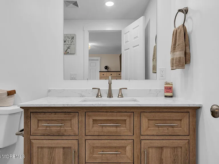 501 Forman Ave — Photo 17