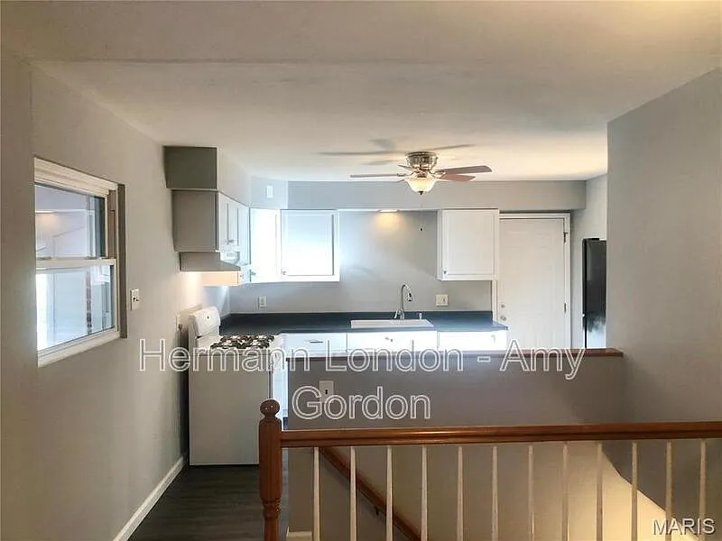 3 bed, 1.0 bath, 1208 sqft, $1,600 — Photo 4