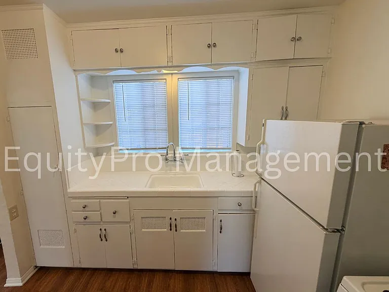 6706 S Pickering Ave #6708-1/2 — Photo 8