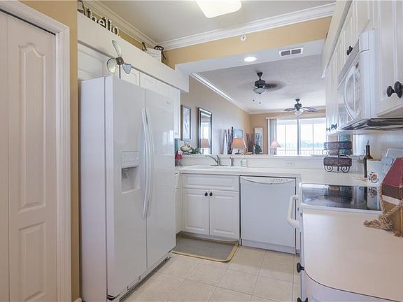 4th image of 10371 Butterfly Palm Dr APT 824