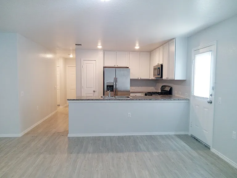 1002 Cook Bnd — Photo 3