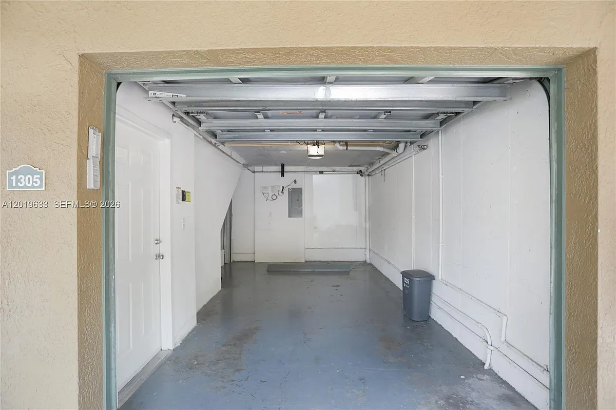 Building Photo - 2941 NE 185th St #1305