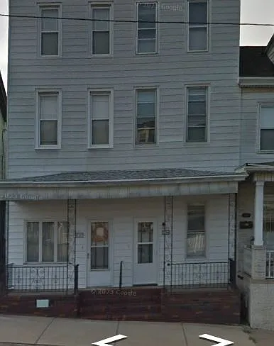 1725 Centre St — Photo 1