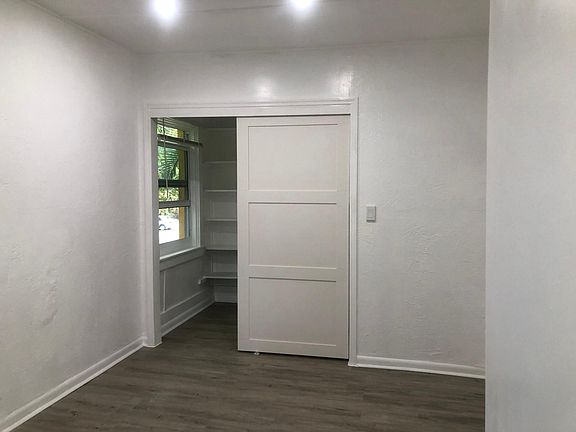 4th image of 701 Navarre Ave