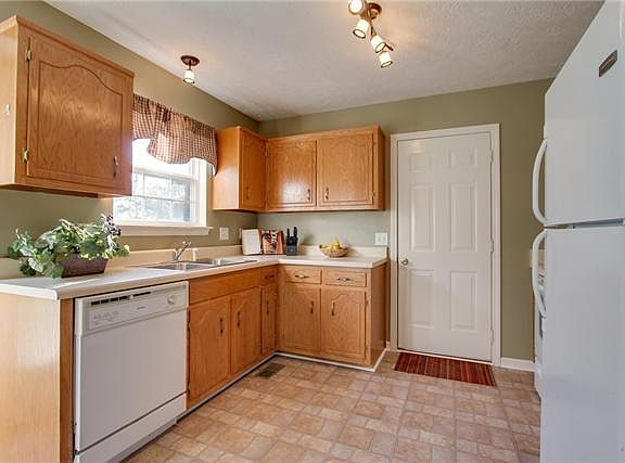 4th image of 525 Birkenhead Dr