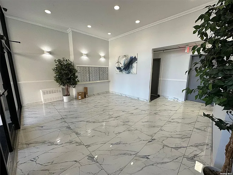 6120 Woodside Ave #1N — Photo 3
