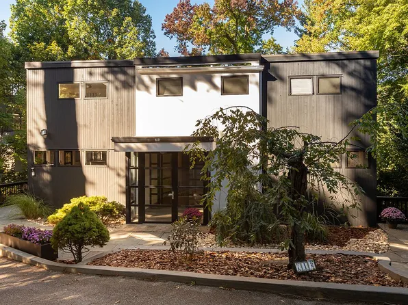 712 Ladd Rd, Bronx, NY 10471