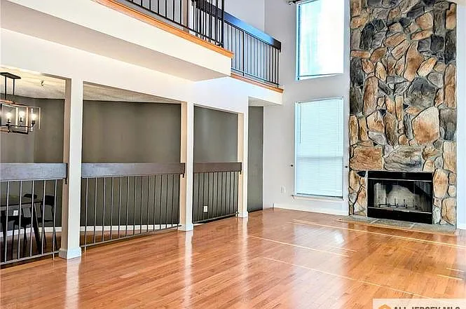 20 Cotoneaster Ct — Photo 3