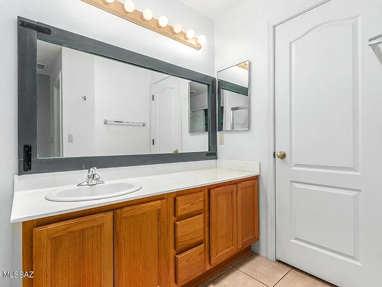 3158 N Avenida Del Clarin #TILES — Photo 16