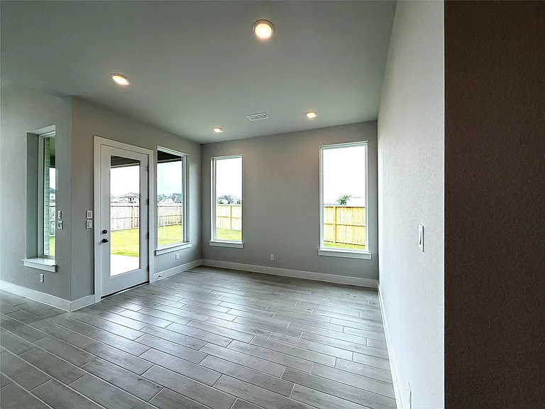 26127 Mossy Greens Dr — Photo 4