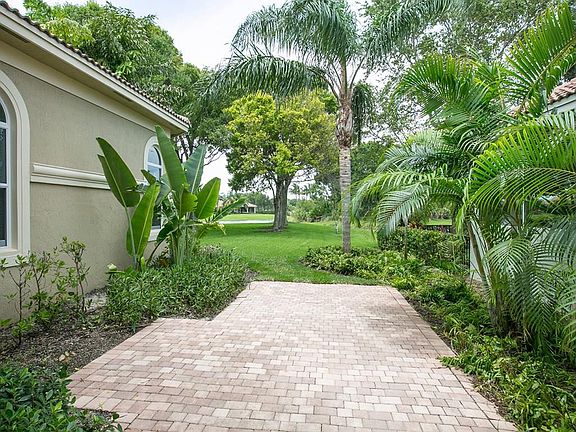 2nd image of 2186 Falls Cir