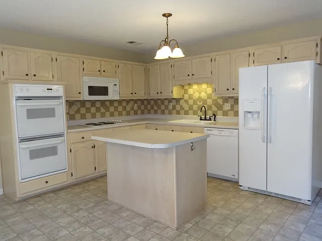 1869 Dartford Dr — Photo 3