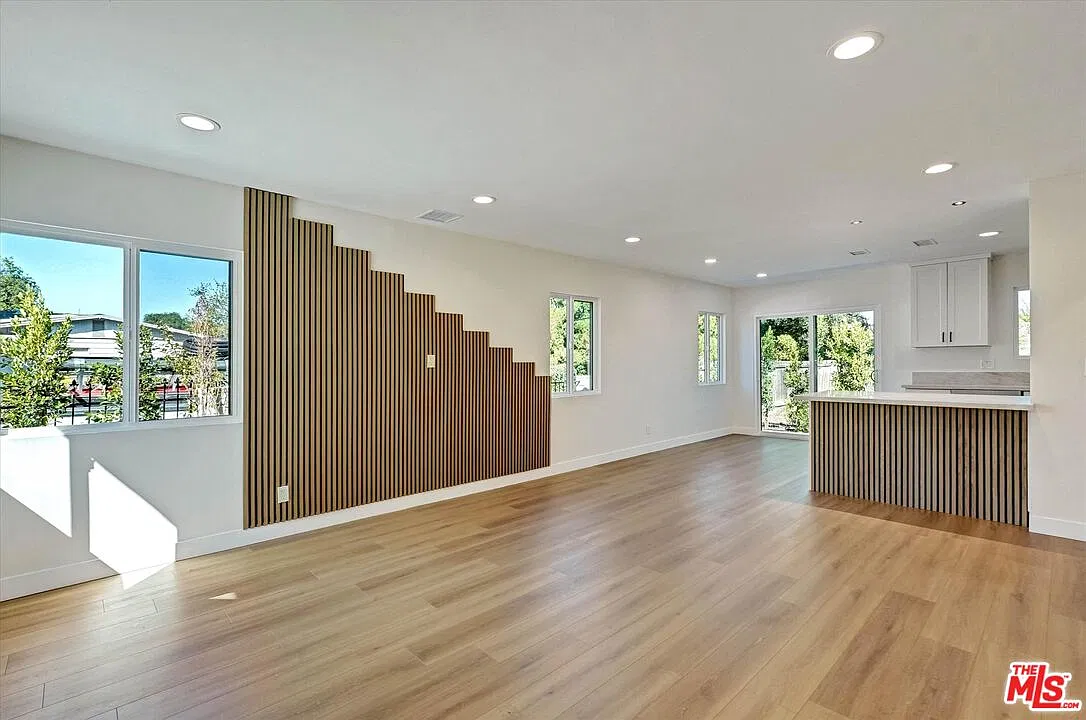 3 bed, 2.5 bath, 1200 sqft, $4,799 — Photo 4