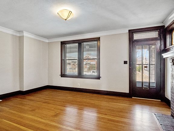4th image of 4938 Parker Ave #833