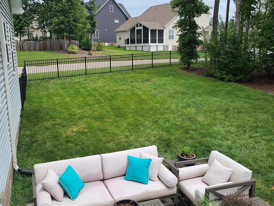 Oversized back lot including wooded area for privacy