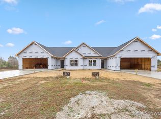 533 Pineview Dr, Belding, MI 48809