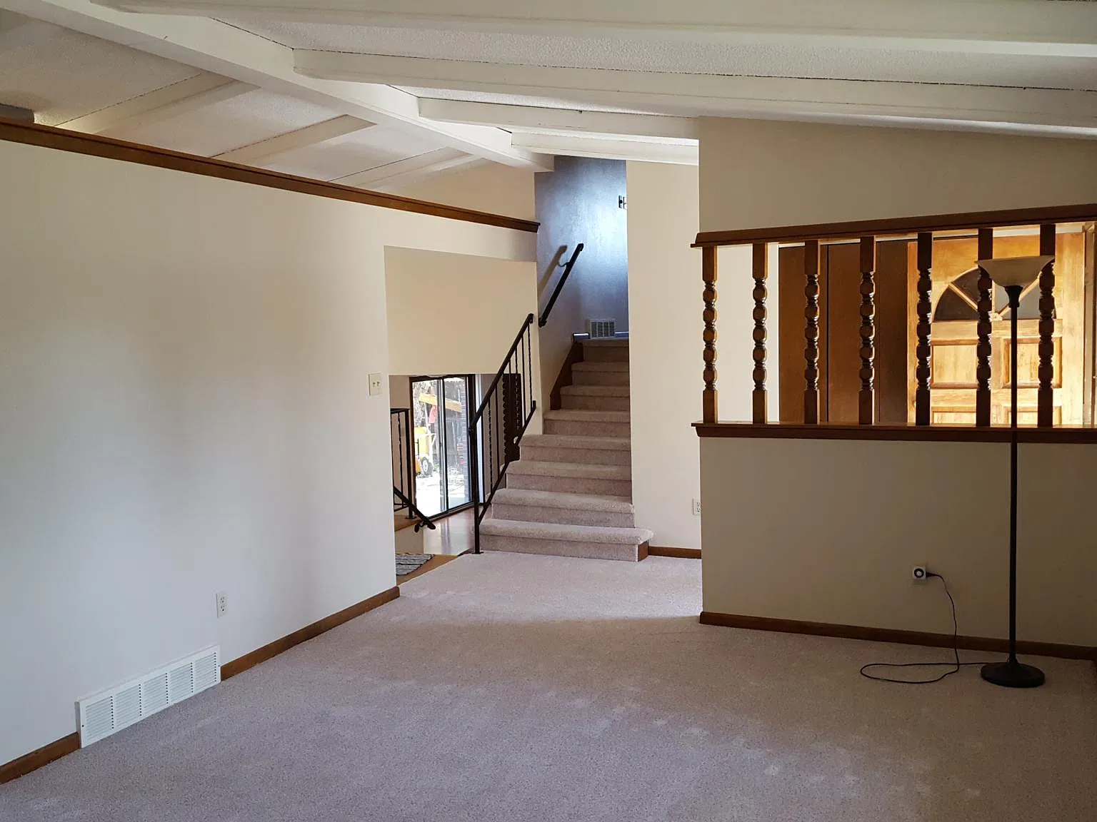 3 bed, 2530 sqft, $2,800 — Photo 2