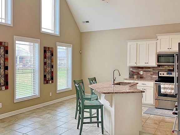 3rd image of 5032 Lady Thatcher Dr