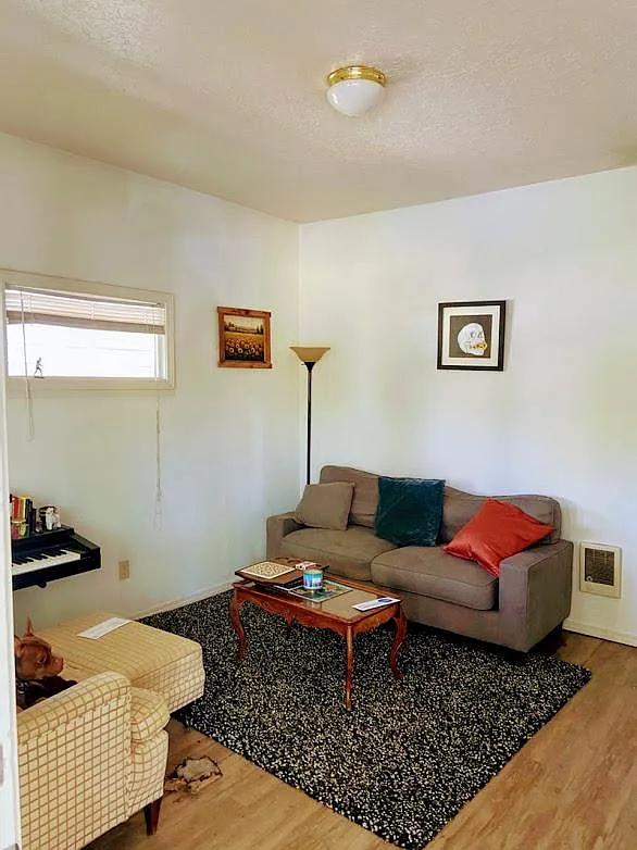 Building Photo - 424 SE 31st Ave #1