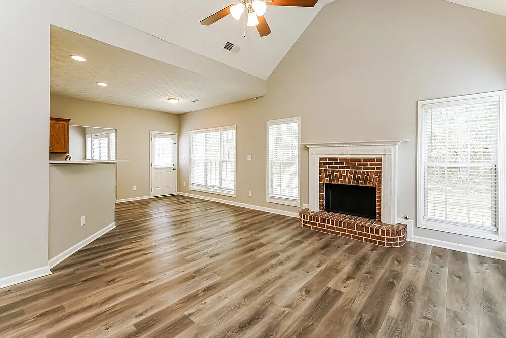 4 bed, 2.0 bath, 2151 sqft, $3,080 — Photo 4