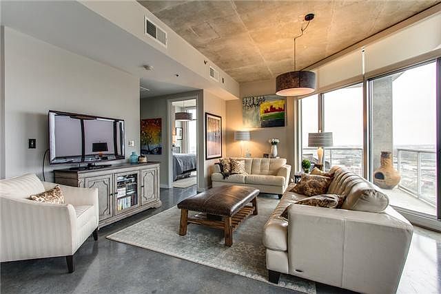 1st image of 600 12th Ave S APT 1814
