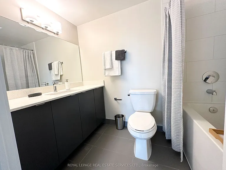3385 Dundas St W #323 — Photo 12