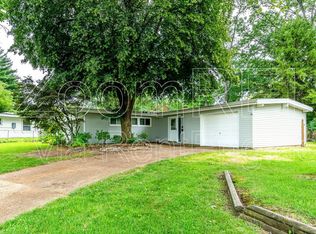 780 Pebble Ln, Florissant, MO 63033