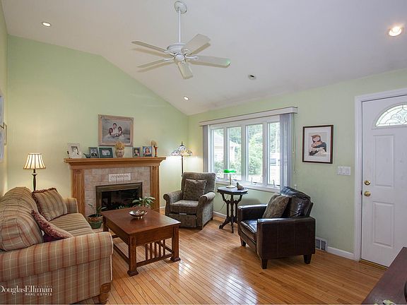 5th image of 99 Roseland Ln