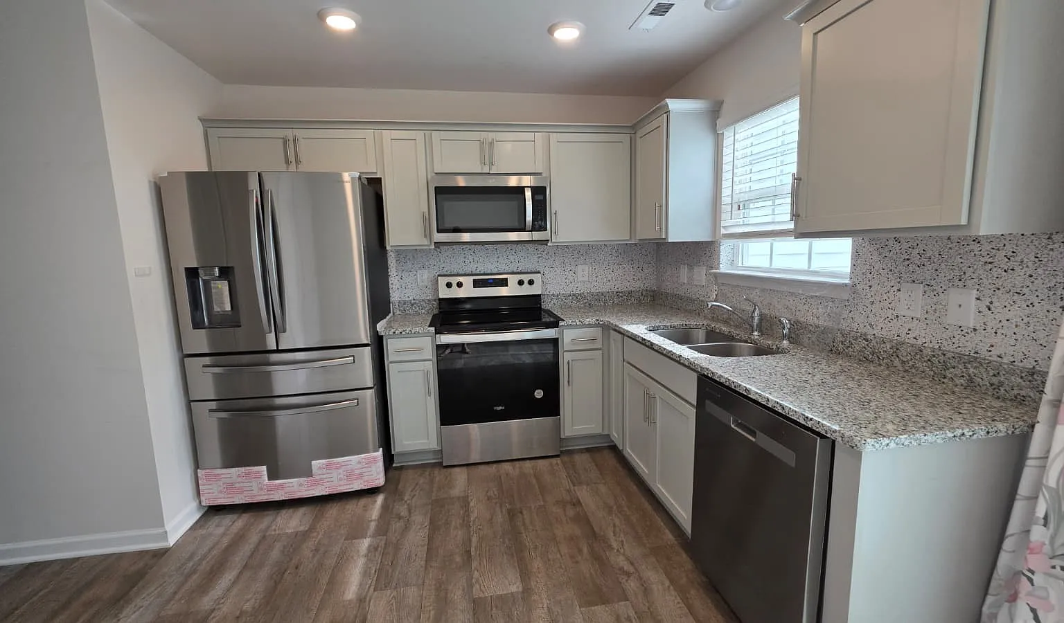 2 bed, 2.5 bath, 1050 sqft, $1,600 — Photo 1