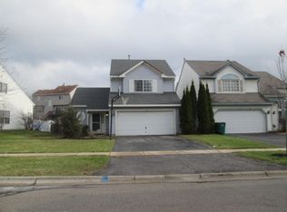 25 W Rustic Ln, Round Lake Beach, IL 60073