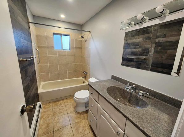 33 Country Greens Dr, Holtsville, NY