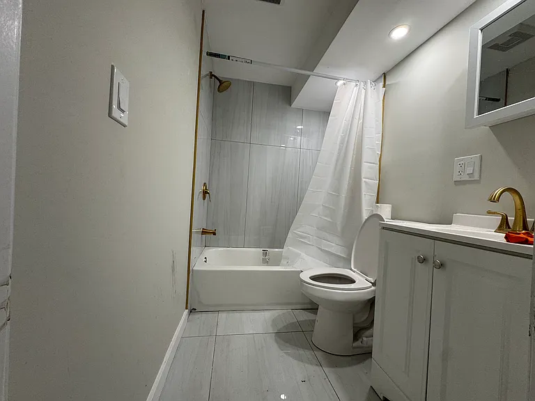 64-10 Chamberlain St #J10 — Photo 6