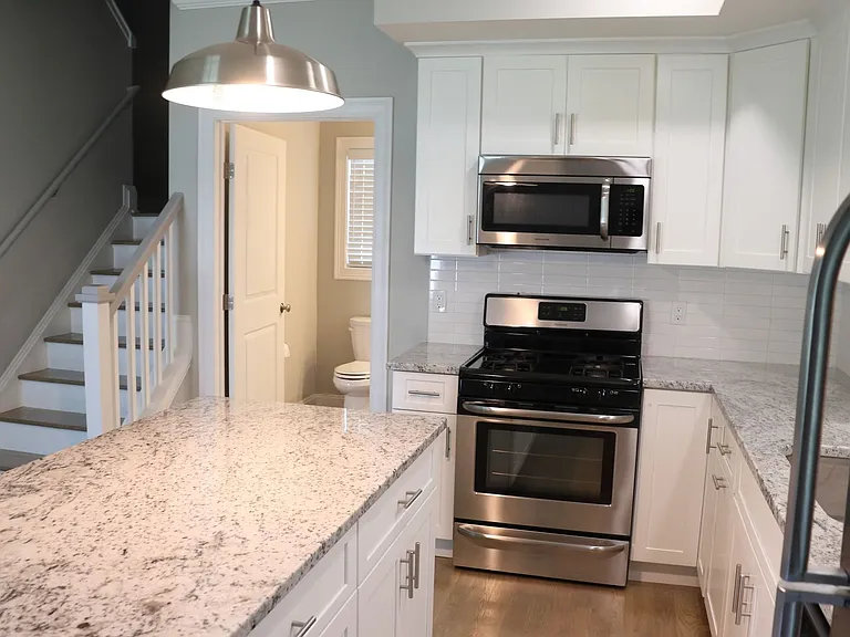 39 Glenwood Ave — Photo 6