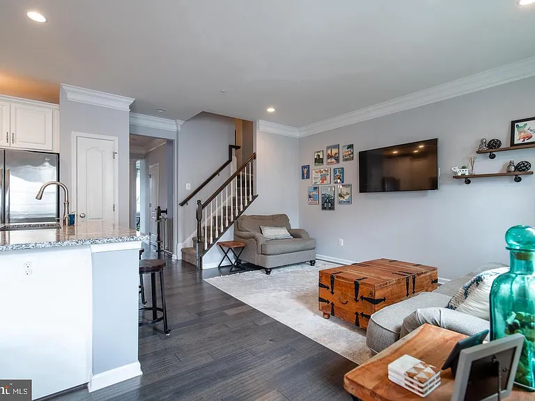 22567 Naugatuck Sq — Photo 11