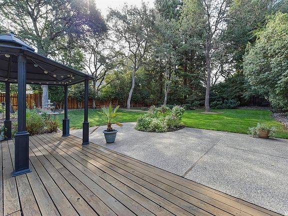 5th image of 8484 Whispering Oak Ln