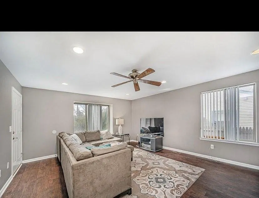 3 bed, 2300 sqft, $2,400 — Photo 4