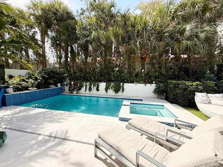 402 Ocean One Ln — Photo 2