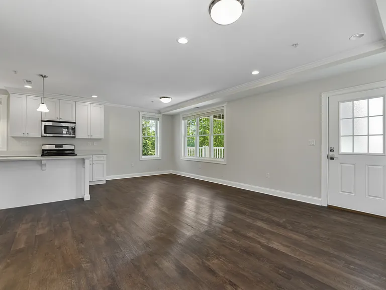 19 Riverside Sq — Photo 13