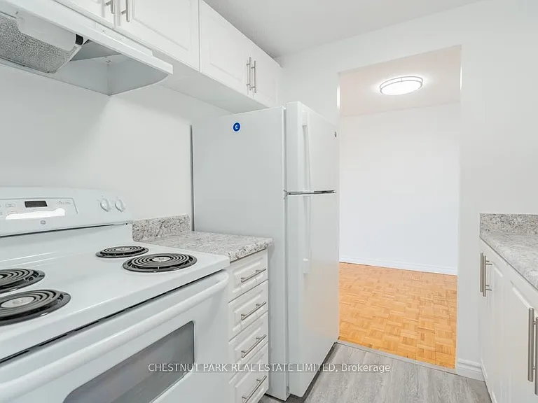 1060 Caven St #202 — Photo 3