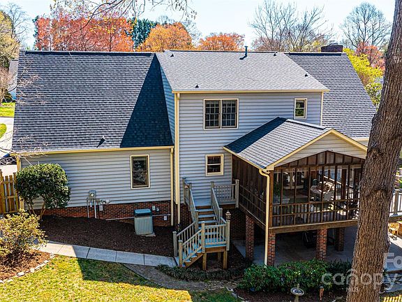 5th image of 3021 8th Street Ct NE