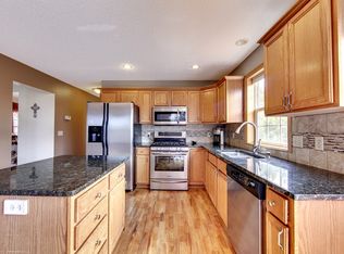 2506 Bittersweet Ln N, Maplewood, MN 55109