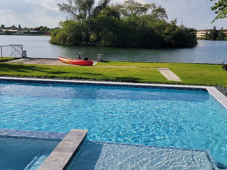 9240 NW 12th Ave — Photo 4