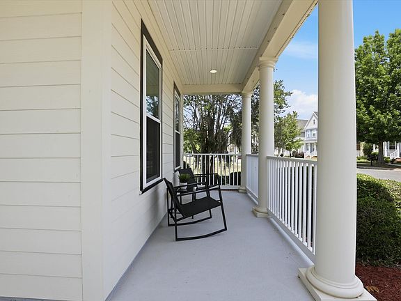 5th image of 3686 Longfellow Rd